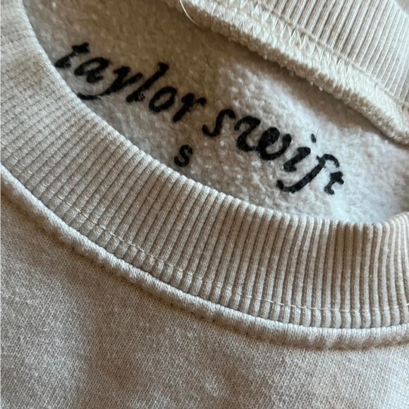 Taylor Swift Cowboy Like Me Sweatshirt - Picture 3 of 6